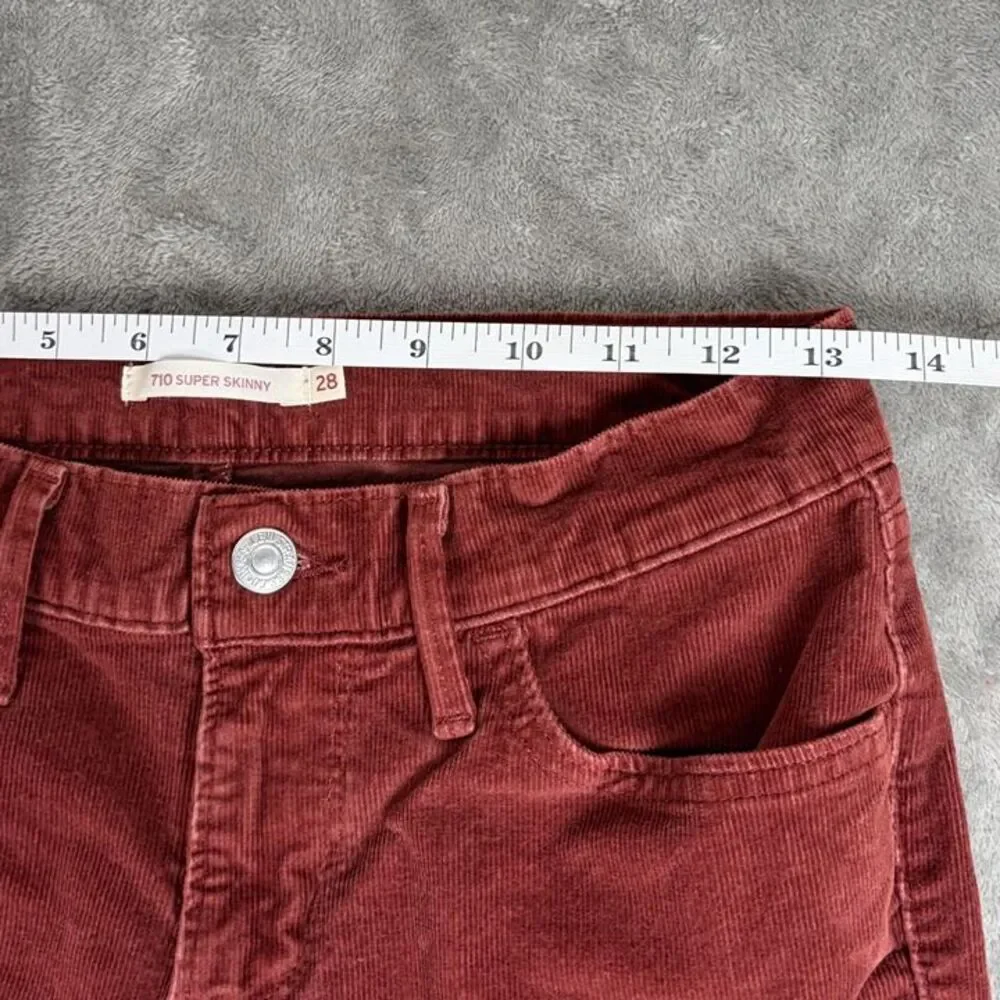 Levis soft red